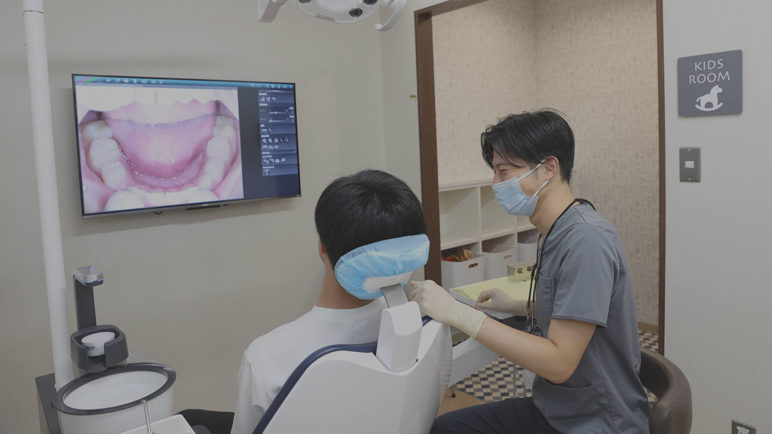 家族で通える、やさしい歯科医院世代を超えて通える歯科医院。小児から大人まで、丁寧な診療と充実した設備で一生涯の健康なお口をサポートします。